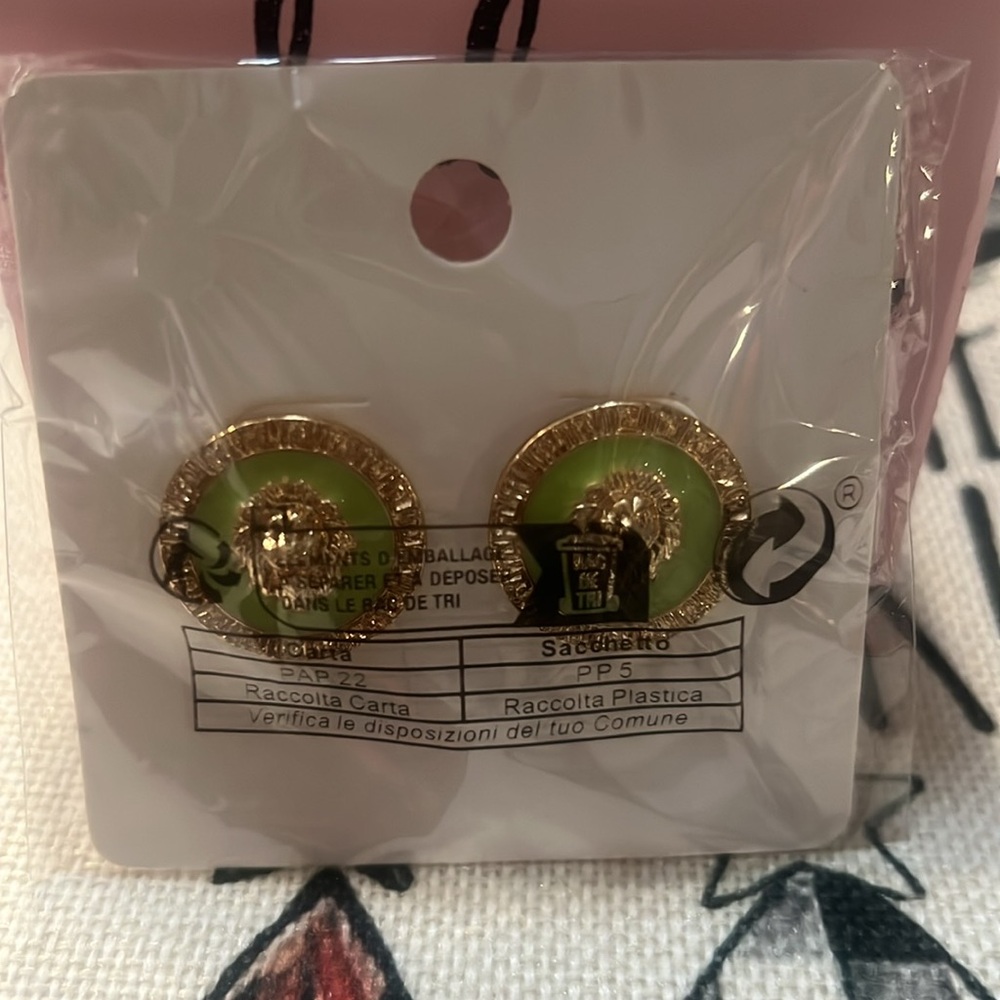 NWT Green Lion Head Stud Earrings! Gold Tone Round Button. Luxury Leo. Versace - Picture 6 of 10